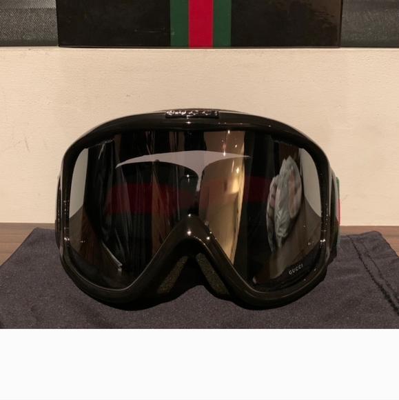 Authentic GUCCI SKI GOGGLESsoon.- No scratches, no scuffs. EXCELLENT CONDITION. - Picture 2 of 10
